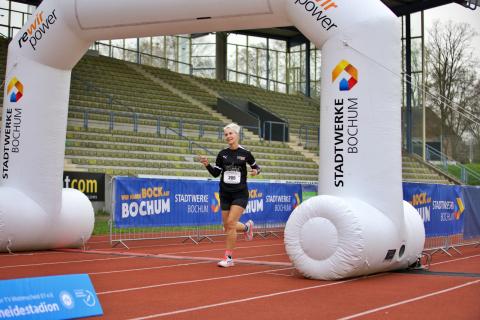 Zieleinlauf des Stadtwerke Halbmarathon Bochum Special (Foto: TV01)