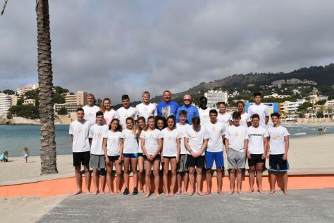 Die U18- und U20-Sprinter zusammen mit den Trainern Filipowski und Echaust auf Mallorca.